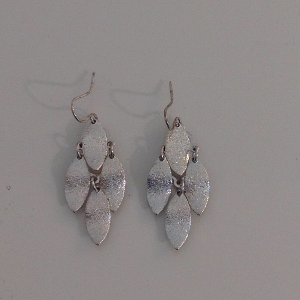 Silver dangled earrings